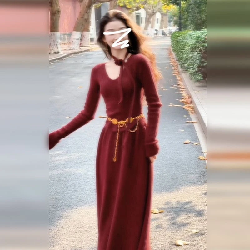 御姐温柔风红色新年战袍连衣裙子女秋冬季2025新款高级感套装长裙