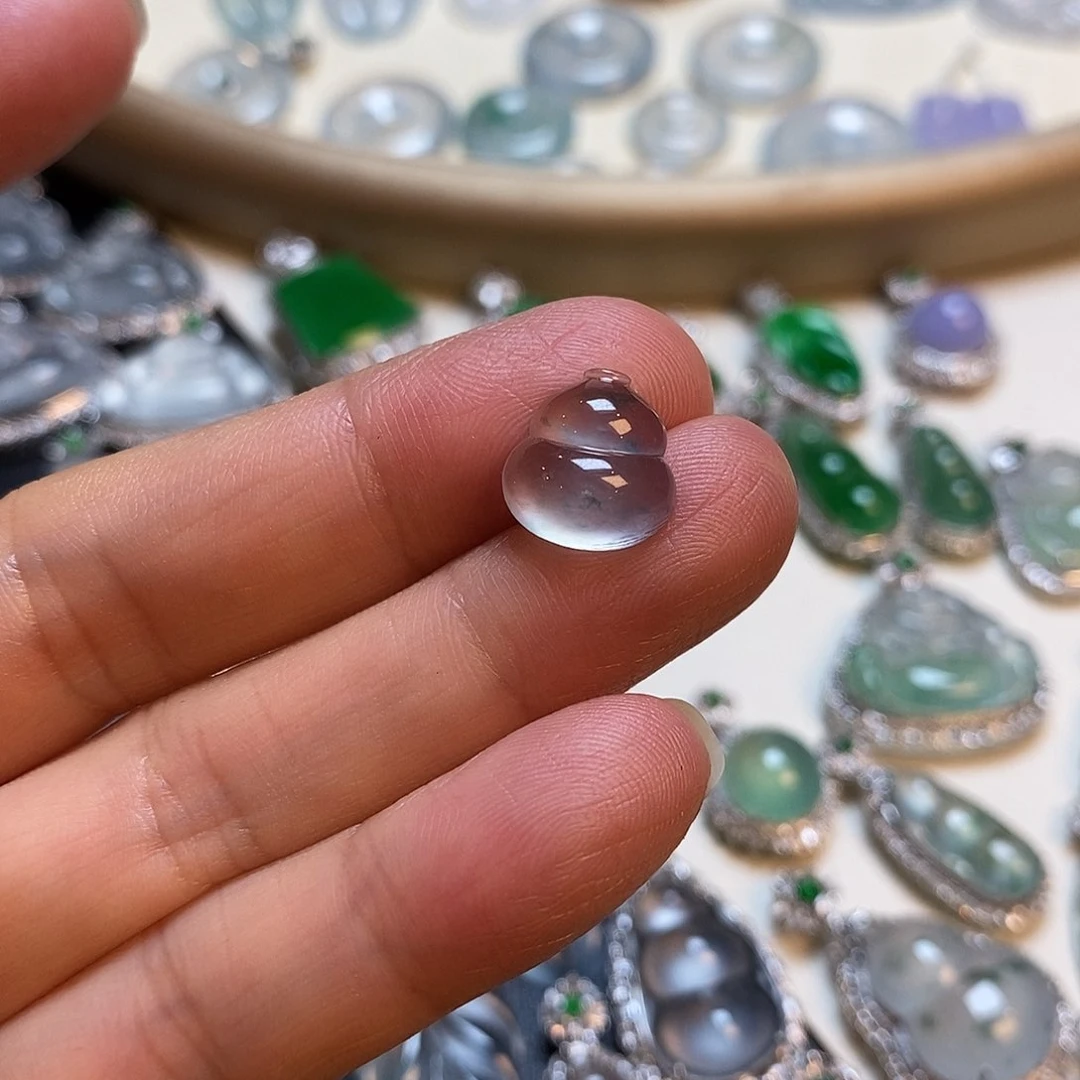 翡翠未镶嵌颈饰葫芦