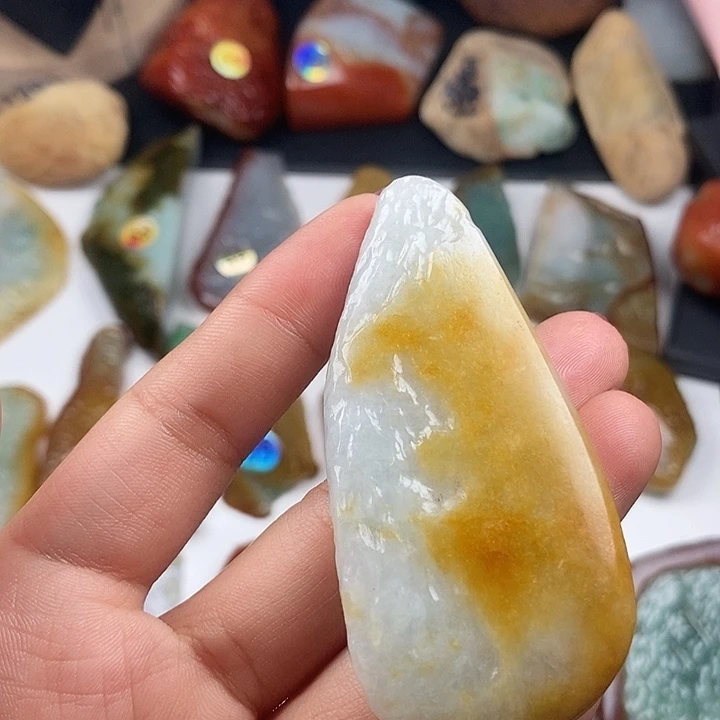 颈饰未镶嵌翡翠天然