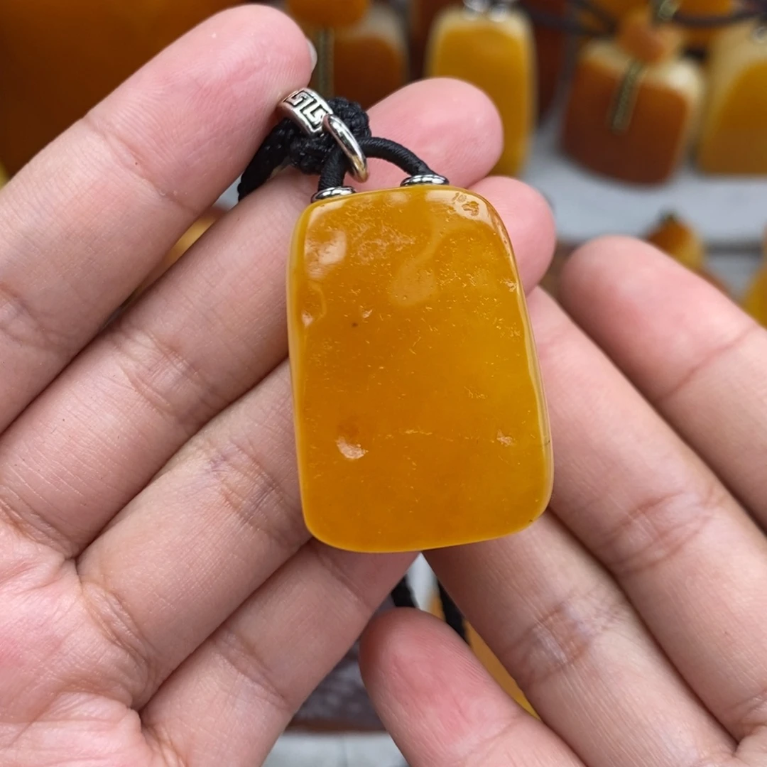 琥珀吊坠(赠链)未镶嵌