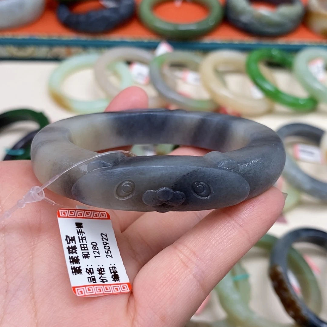 山***山未镶嵌手镯和田玉55定制