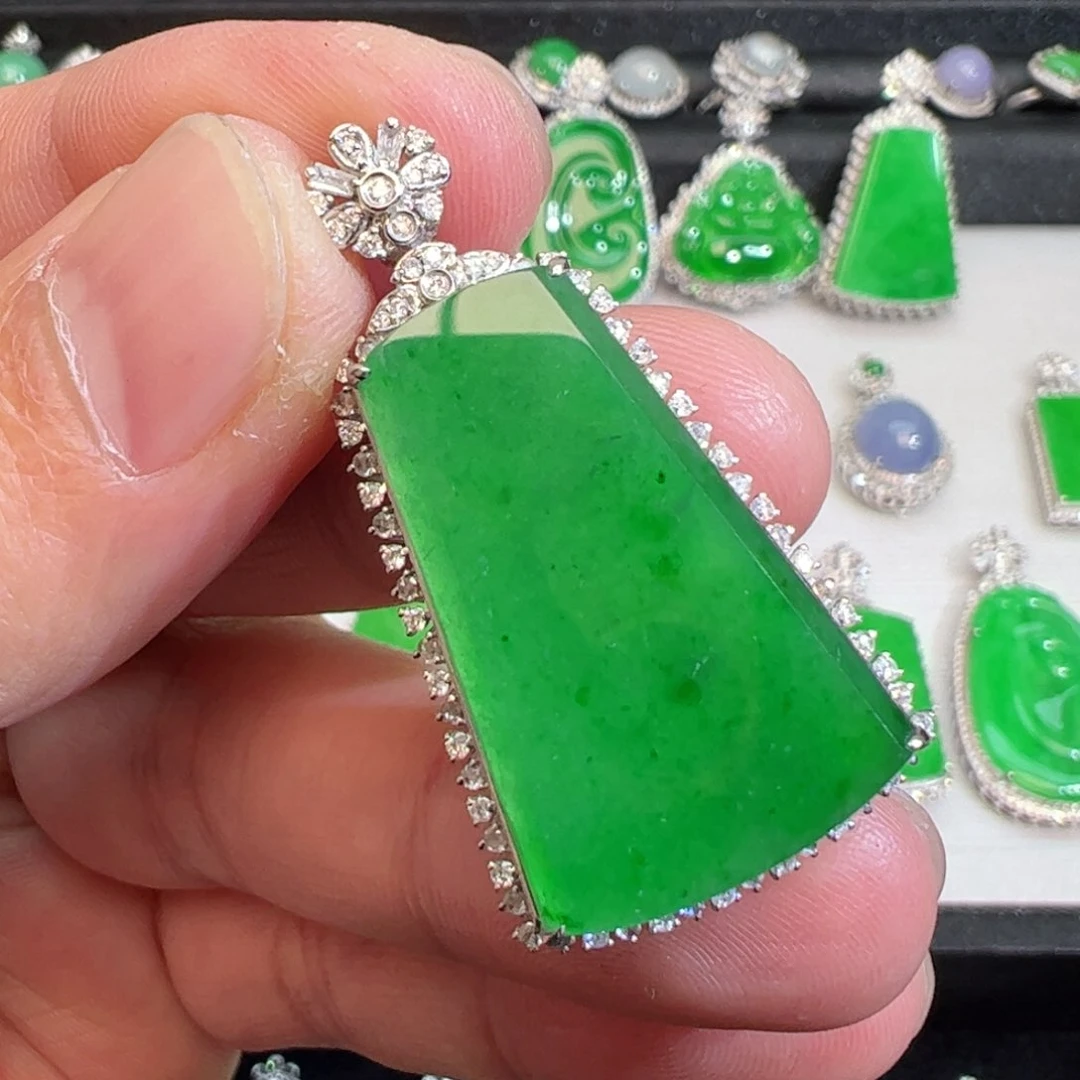 翡翠吊坠(不含链)18K金镶嵌