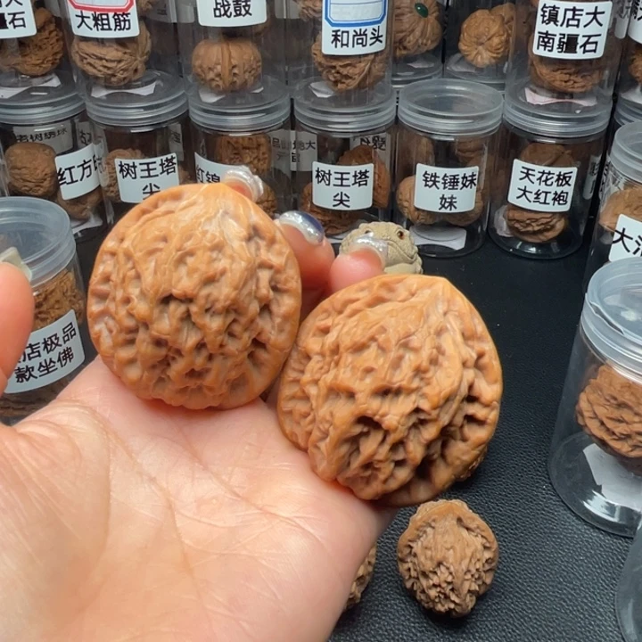 冬***乐文玩核桃吊坠金公子