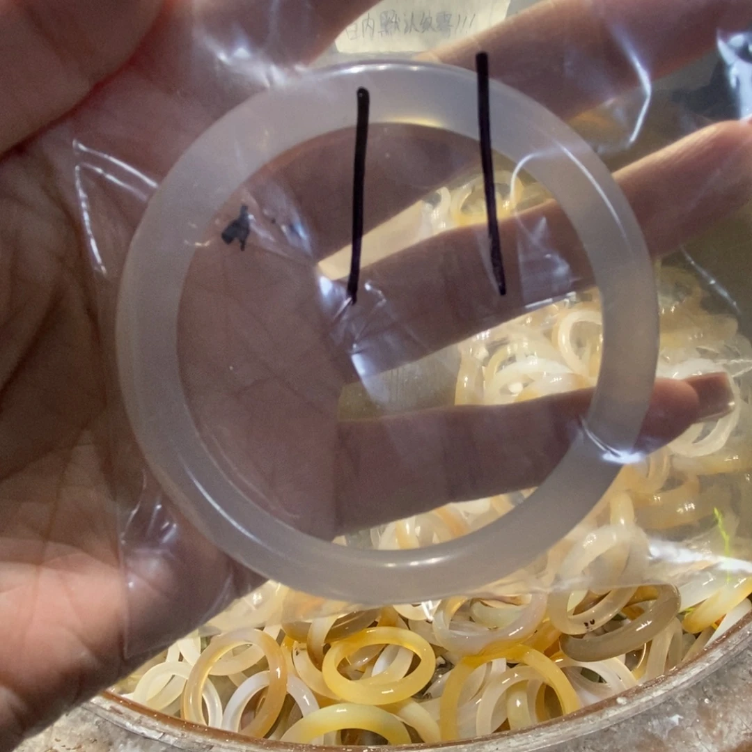 小****玛瑙/玉髓未镶嵌手镯11号