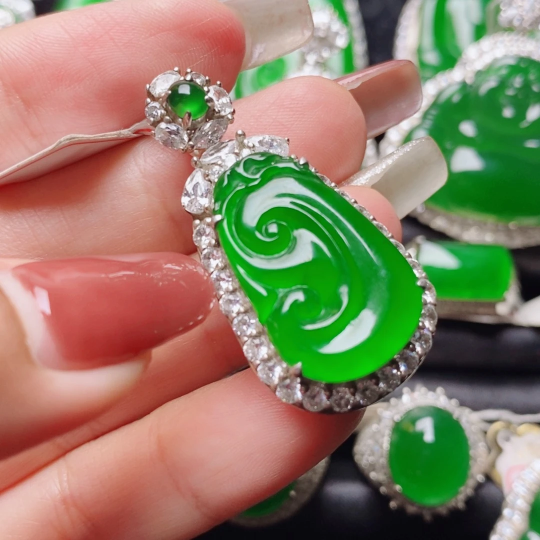 翡翠未镶嵌颈饰天然翡翠正品