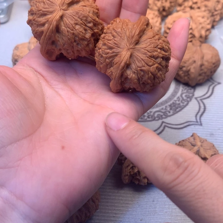 c***9把件文玩核桃血麒麟