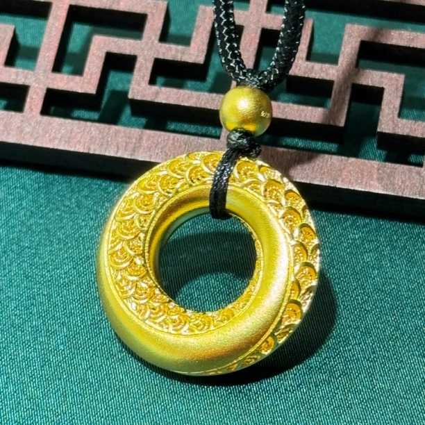 黄金足金999古法镂空孔雀羽平安扣吊坠