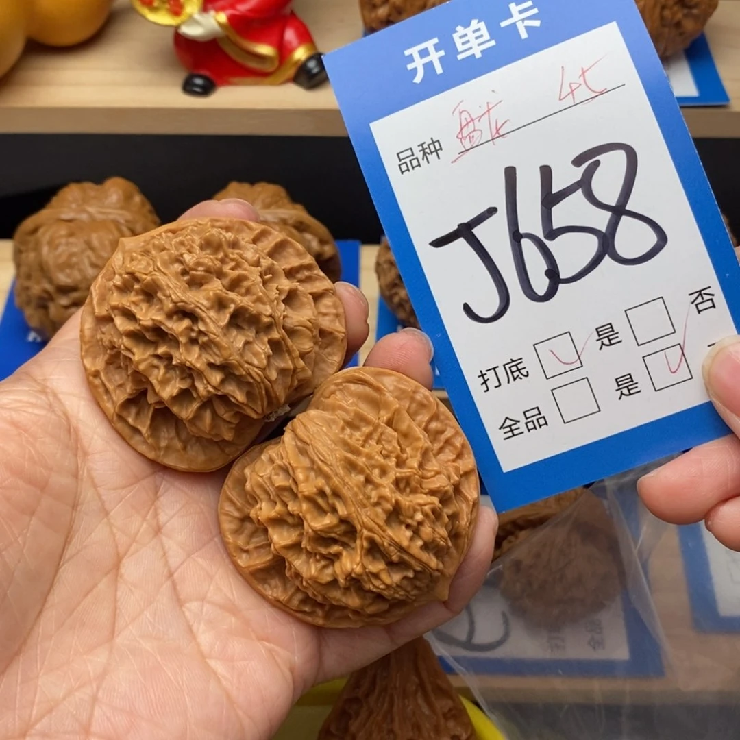 文玩核桃吊坠盘龙纹核桃