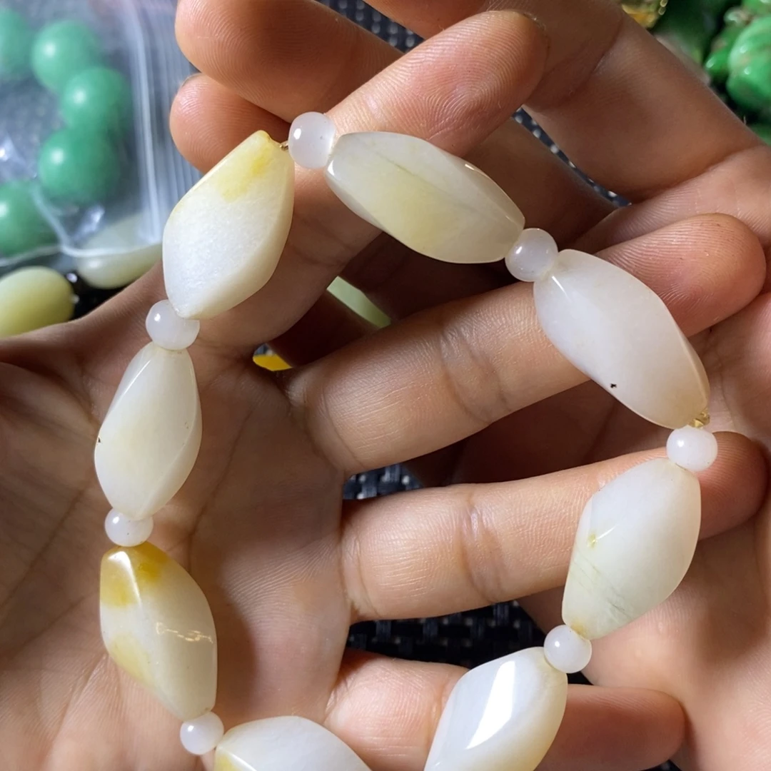 白玉菩提吊坠摆件
