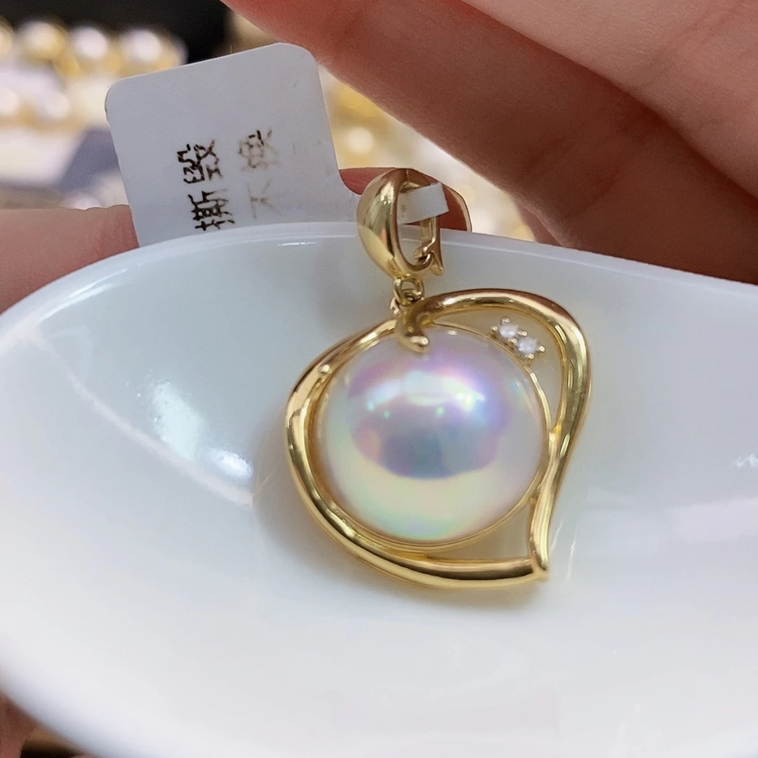 18K金镶嵌日本原装极光粉泡泡马贝吊坠拼合珍珠（马贝珠）
