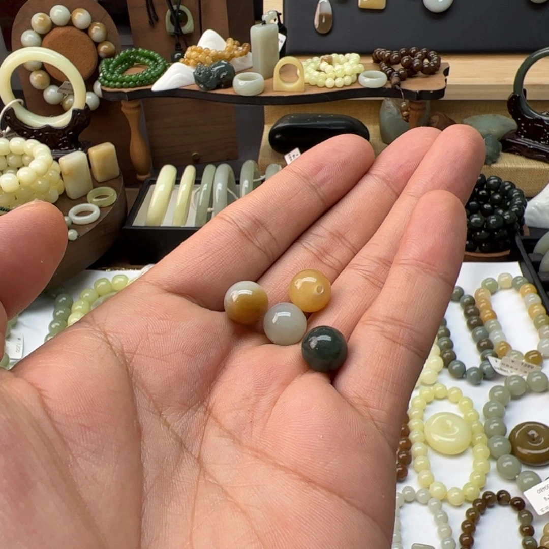 空***语未镶嵌手链和田玉