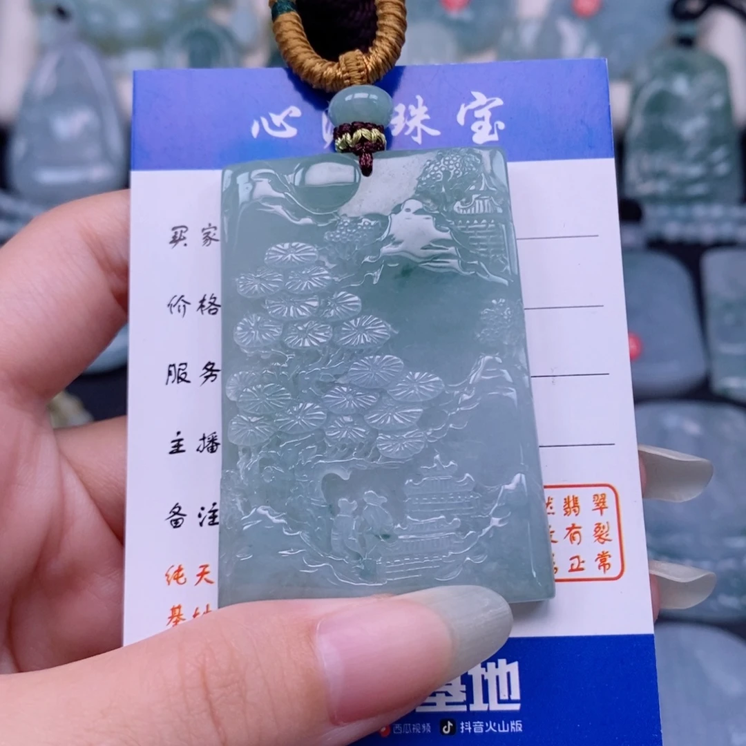 翡翠未镶嵌颈饰山水