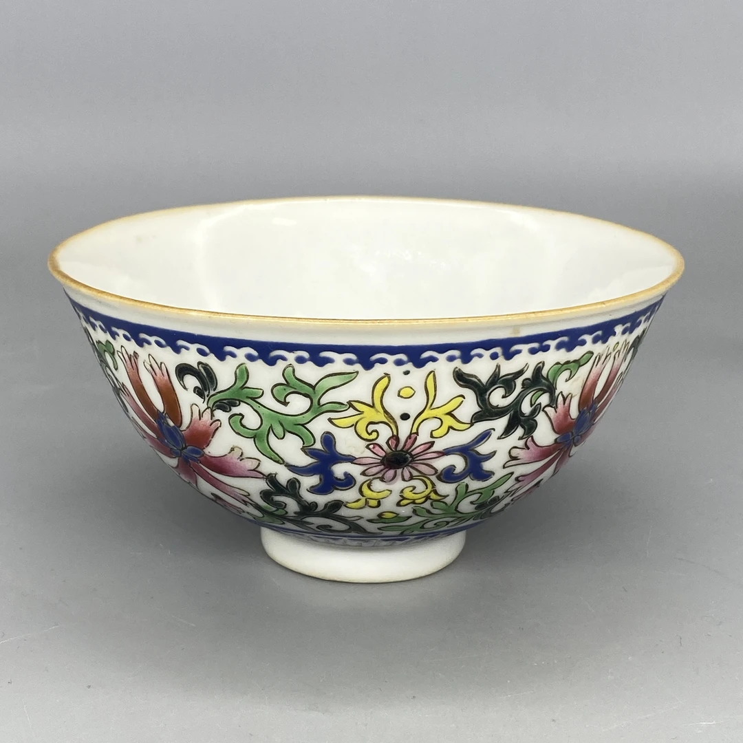 32506036*清乾隆粉彩缠枝花卉纹碗/瓷器三/江苏省文物总店