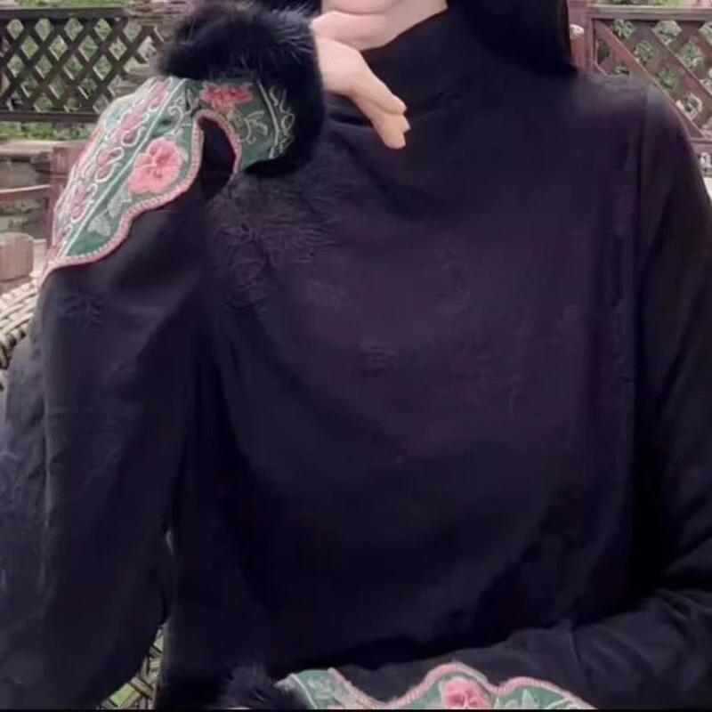 梦依-国风新中式复古古风宽松显瘦刺绣打底2024C1526