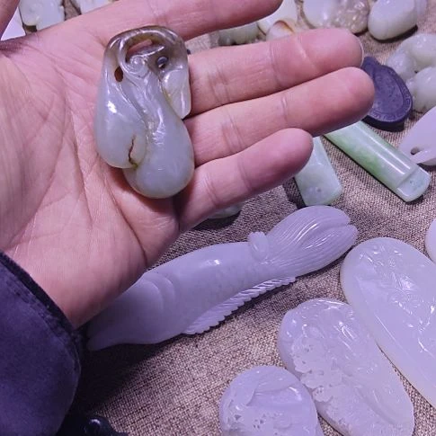 和田玉未镶嵌颈饰