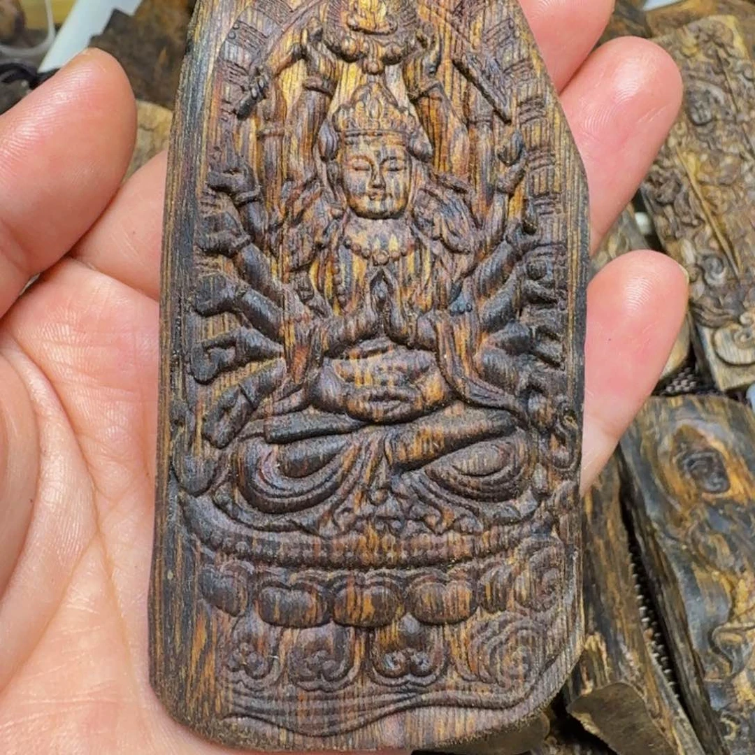 沉香碎屑沉香白棋瘤疤雕刻牌21克