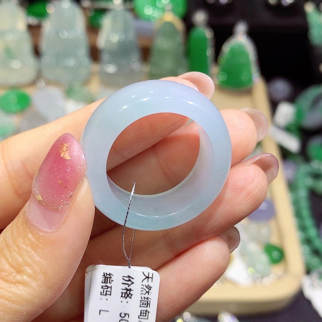 颈饰未镶嵌翡翠戒圈