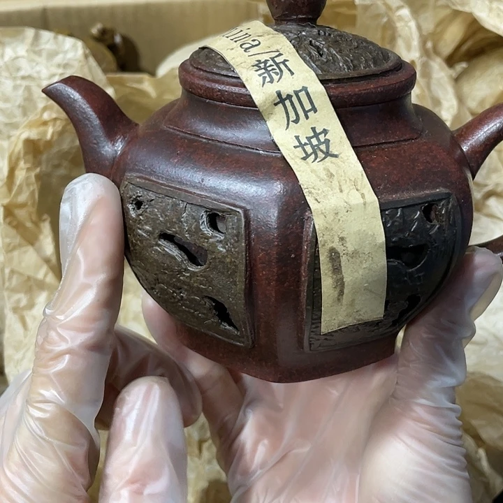 紫砂茶壶原矿原料，纯手工制作的一把紫砂壶。