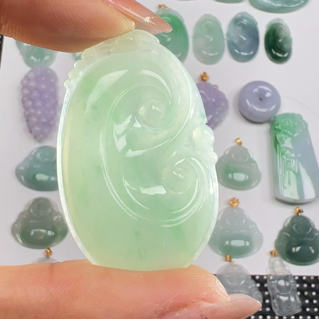 翡翠未镶嵌颈饰如意