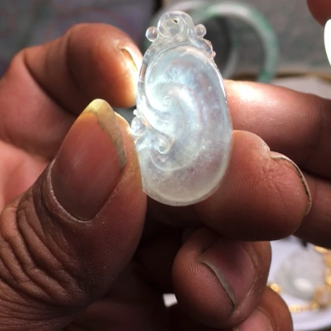 翡翠散珠天然翡翠吊坠