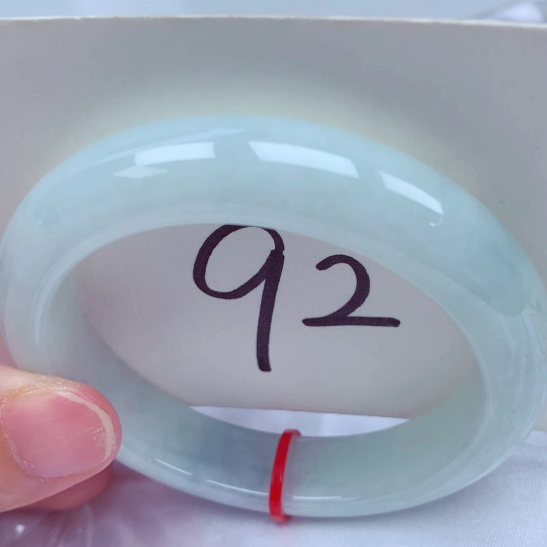 翡翠手镯未镶嵌翡翠