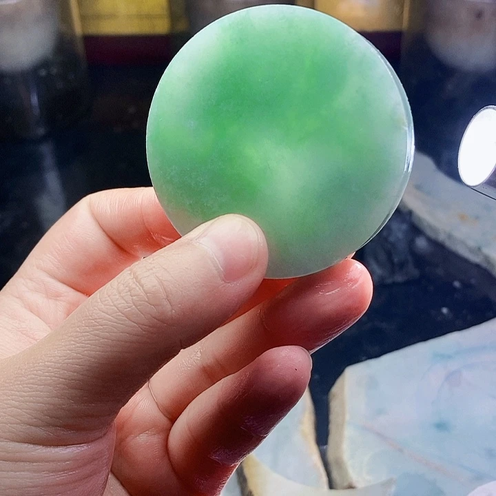 翡翠未镶嵌颈饰毛料16