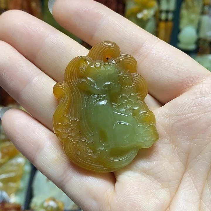 岫玉未镶嵌吊坠(赠链)