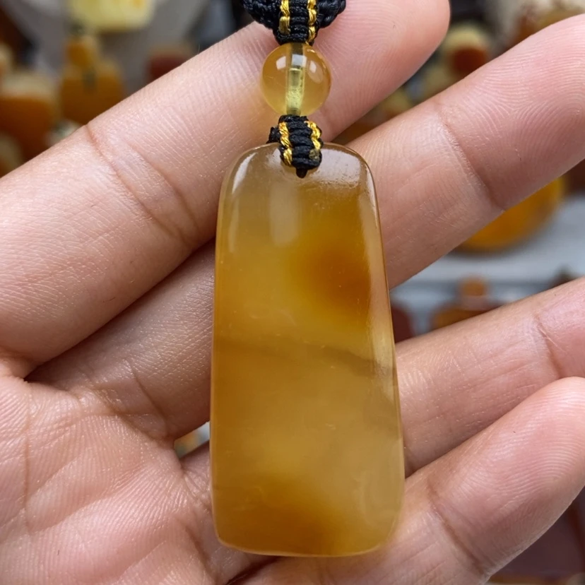 【闪购商品】琥珀颈饰未镶嵌