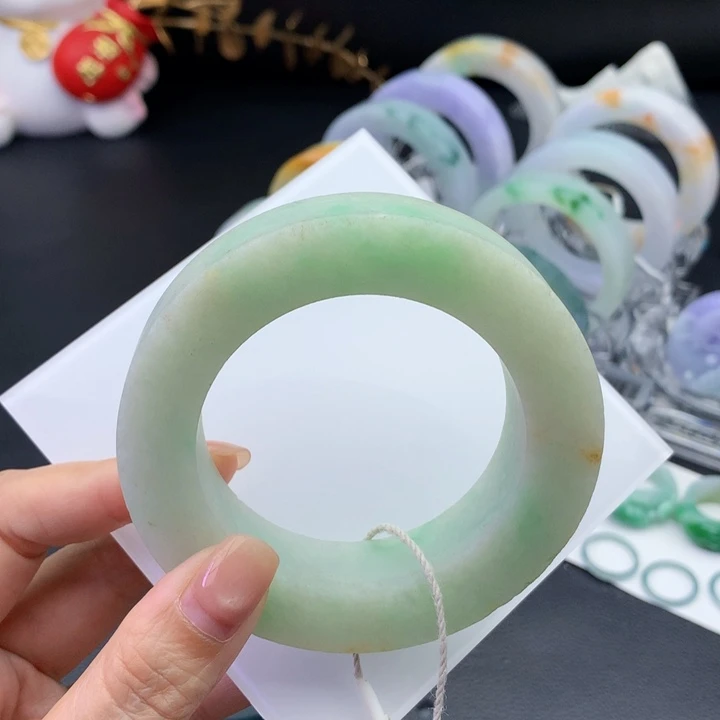 定制翡翠手镯未镶嵌小**?