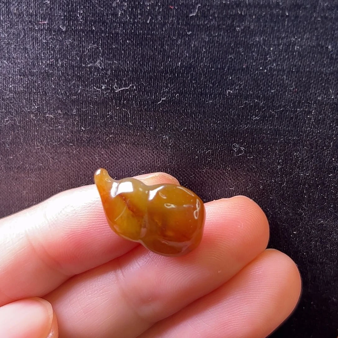 翡翠未镶嵌颈饰葫芦