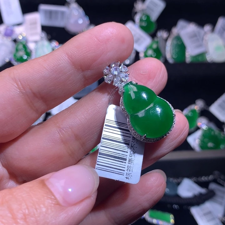 【闪购商品】颈饰银S925镶嵌翡翠