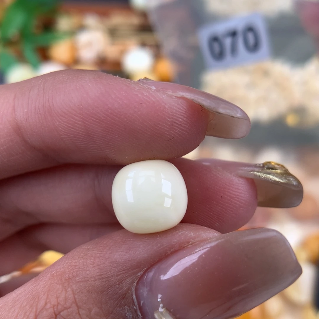 琥珀珠宝奇石未镶嵌10.1