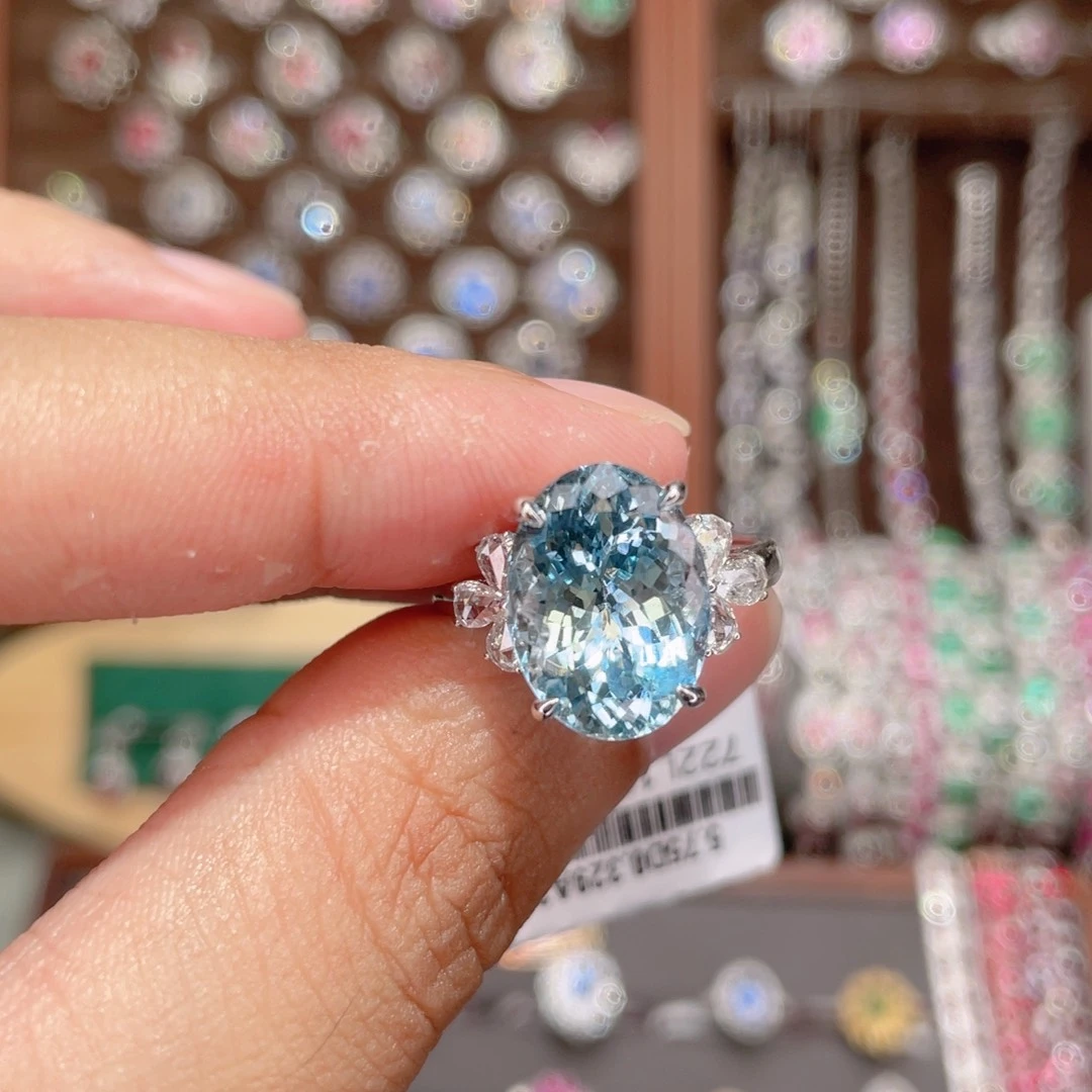 18K金镶嵌戒圈海蓝宝石5.75ct