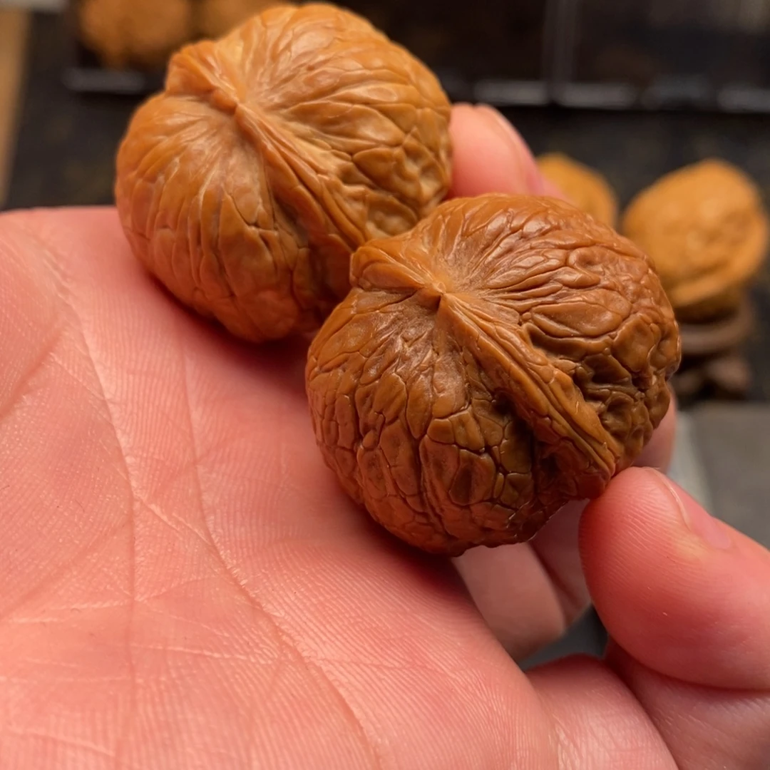 文玩核桃吊坠水晶球