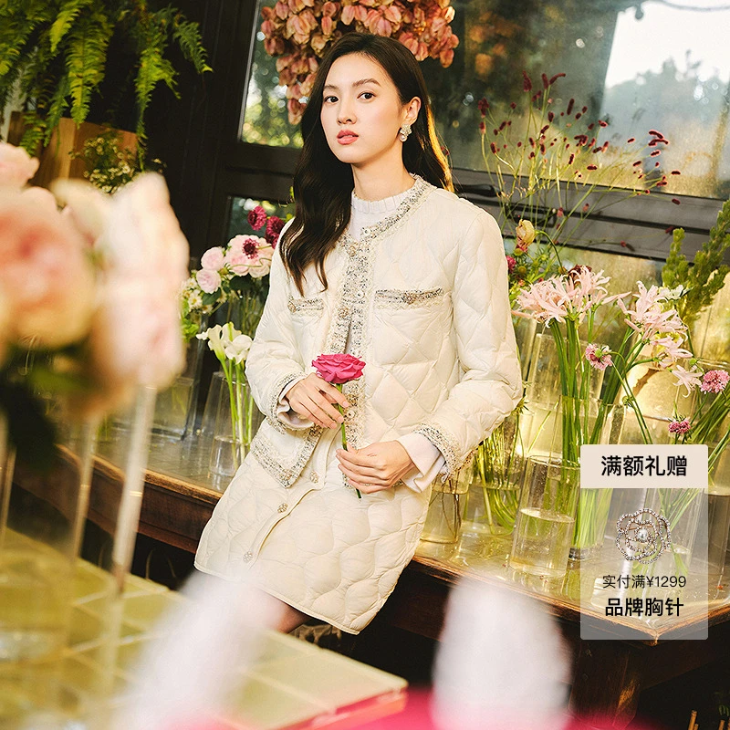 【锁温白鹅绒】珂莱蒂尔小香风显瘦气质时尚保暖秋冬立领冬季羽绒服