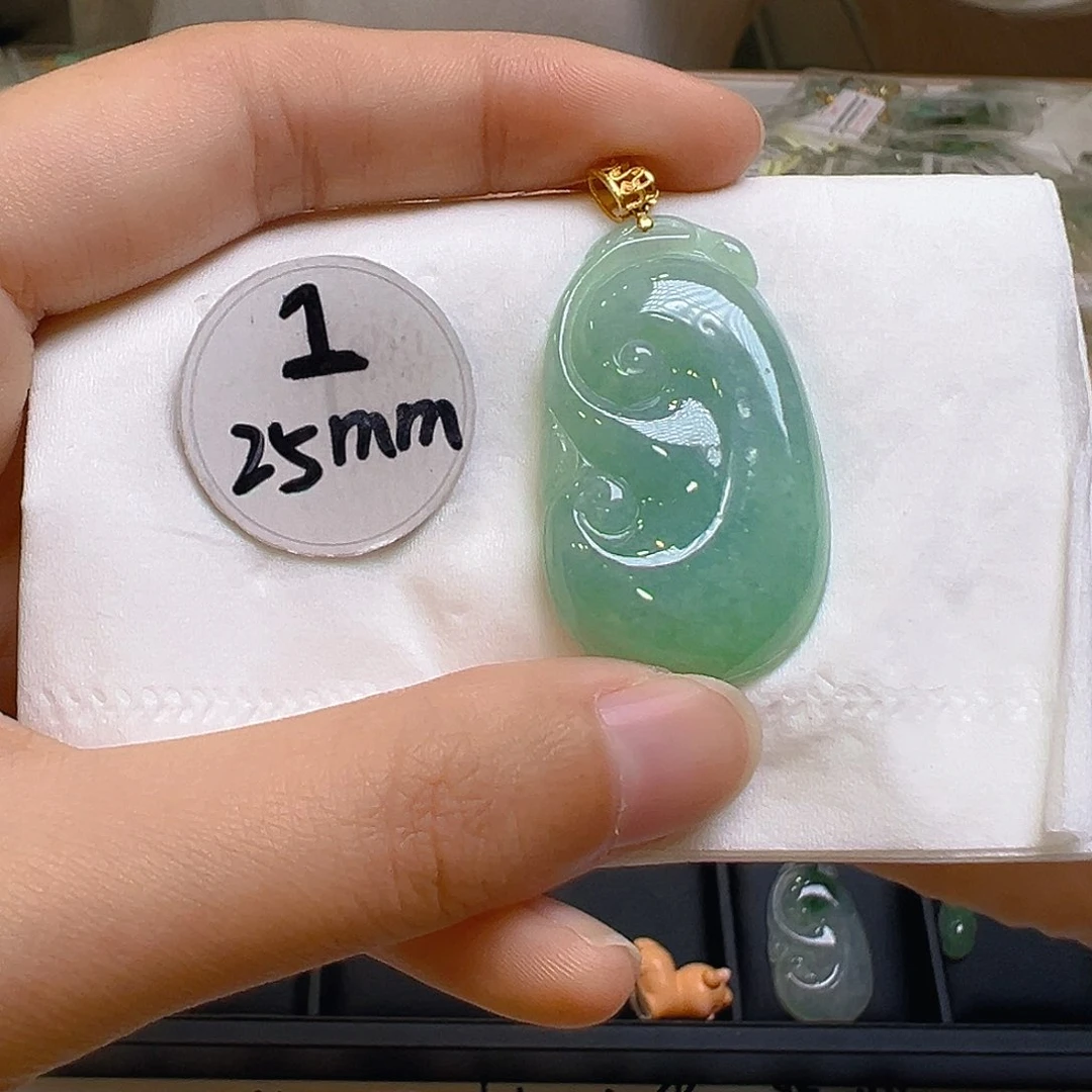 翡翠颈饰18K金镶嵌翡翠