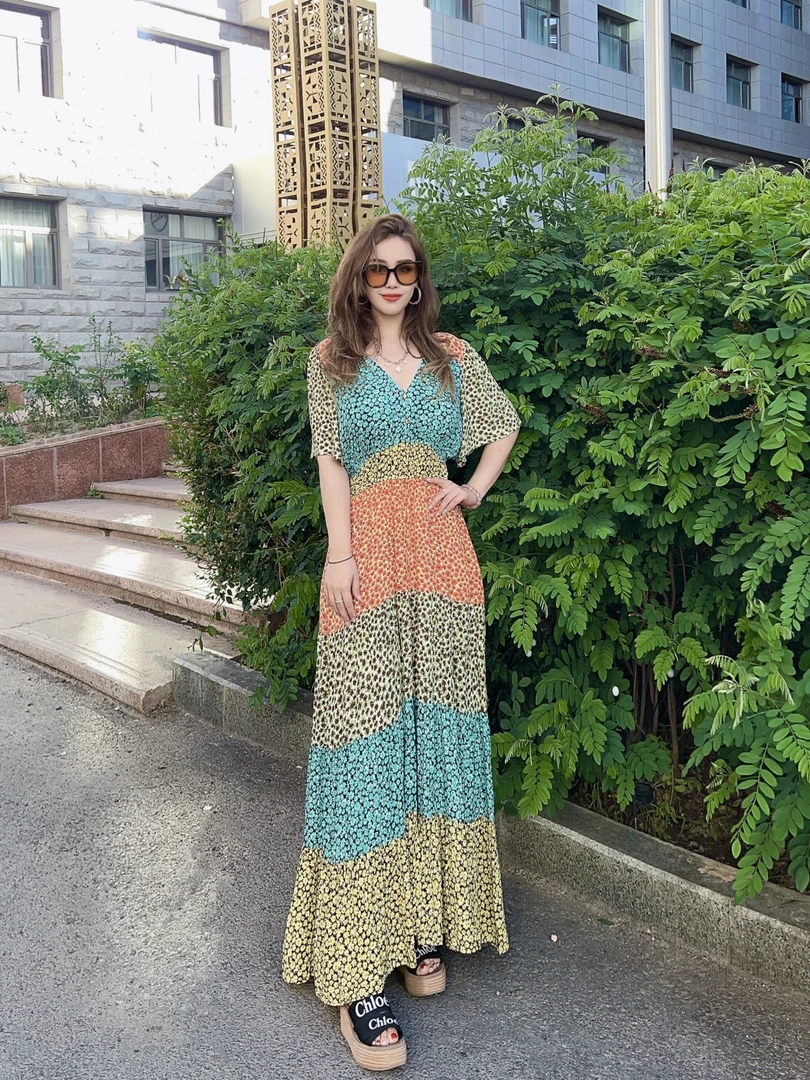 长裙A字V领高级款式连衣裙透气套头春季碎花 显瘦显高个性女裙