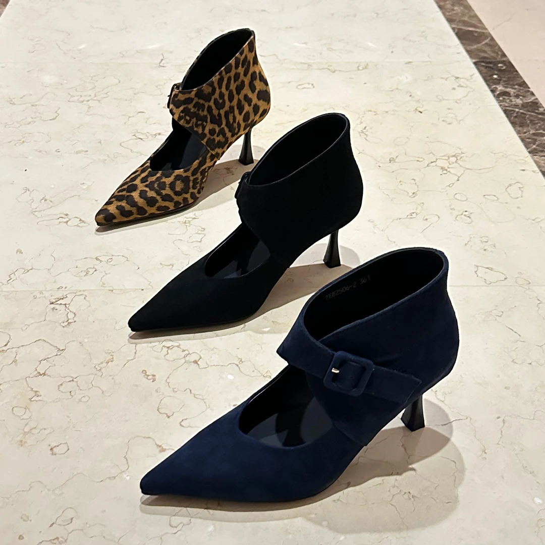 2025早秋新款一脚蹬尖头复古风坡跟豹纹单鞋女士皮鞋职场休闲风