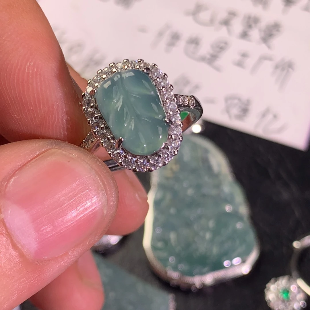 翡翠未镶嵌颈饰叶子戒指