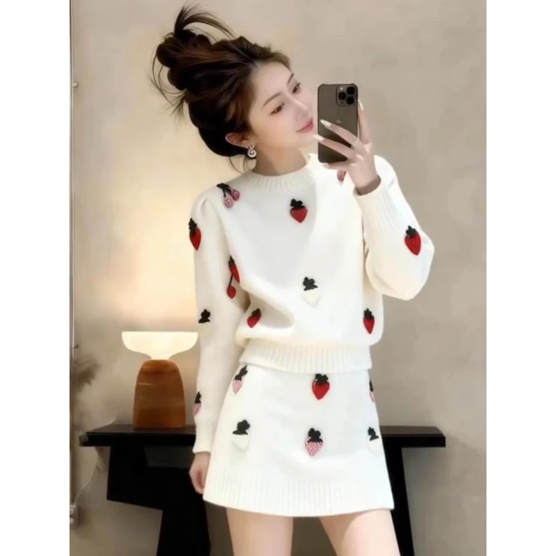 今年流行针织套装秋冬小个子穿搭女2025新款巨好看上衣短裙两件套
