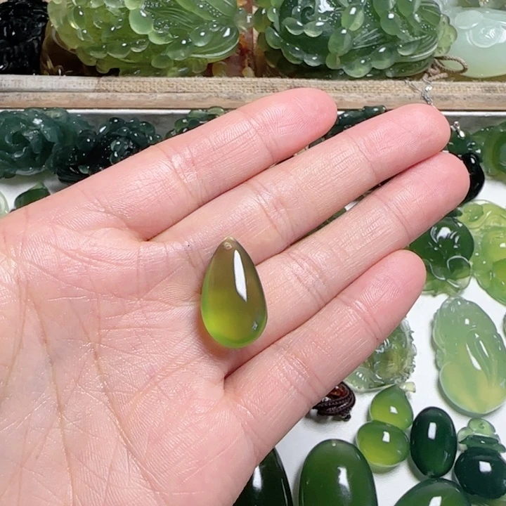 未镶嵌蛇纹石玉颈饰