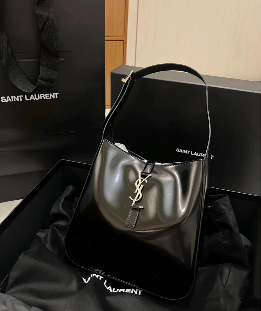 99新 YSL/圣罗兰 黑银亮面hobo包 小号 22cm 15121052