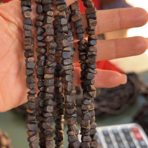 沉香手串乌身红土虫漏沉水19克卡0.7多样性发1条
