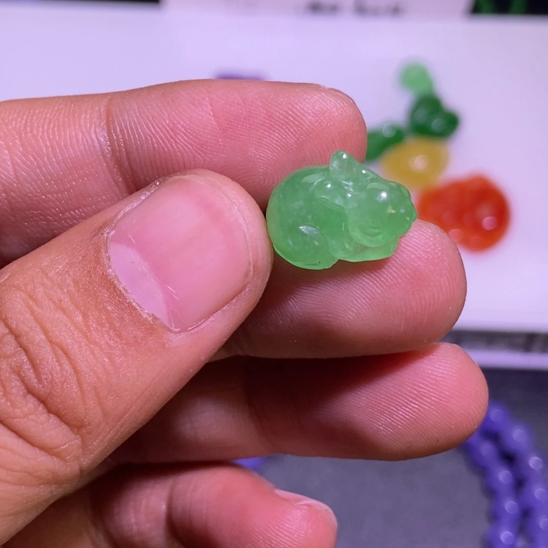 翡翠未镶嵌颈饰吊坠