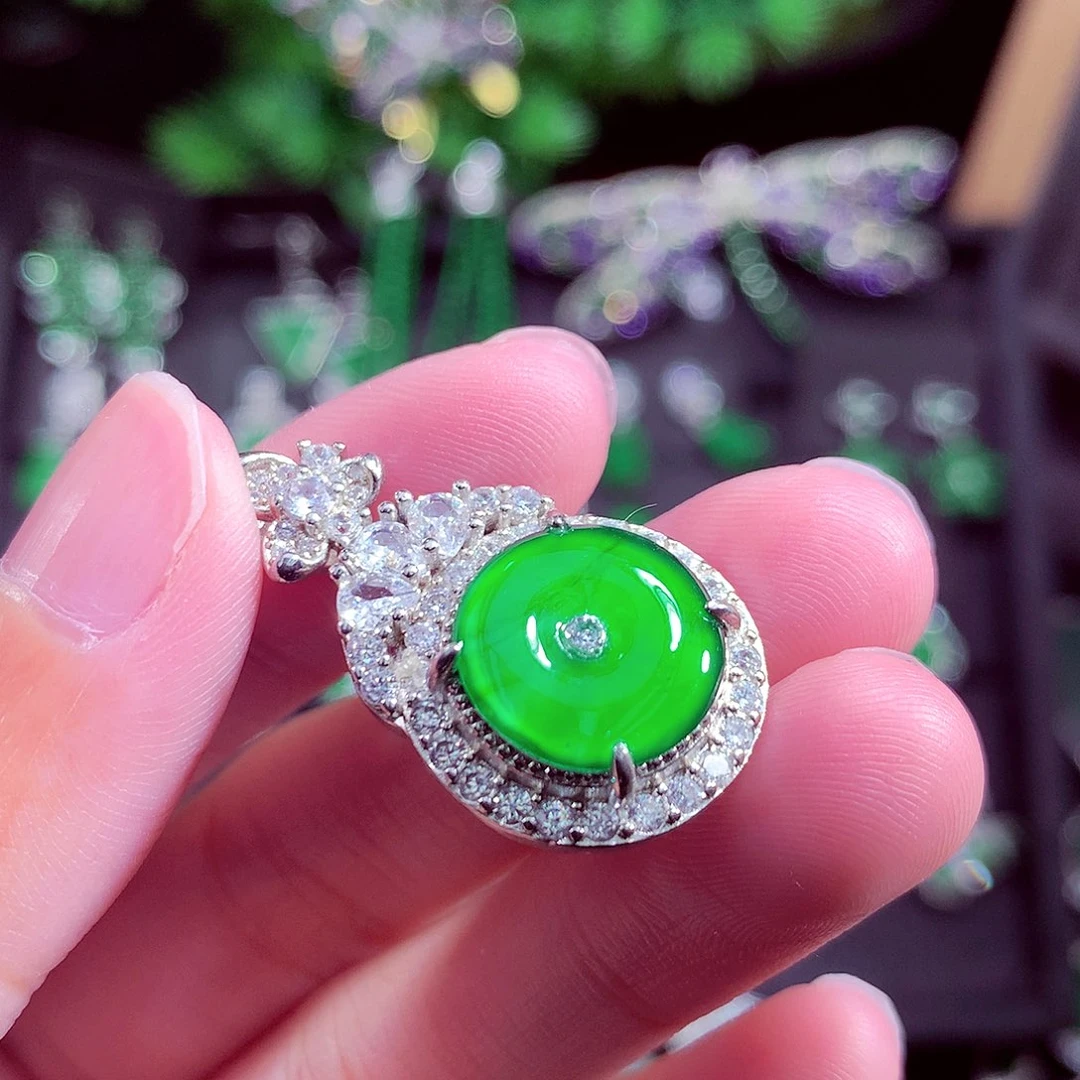 颈饰未镶嵌翡翠天然