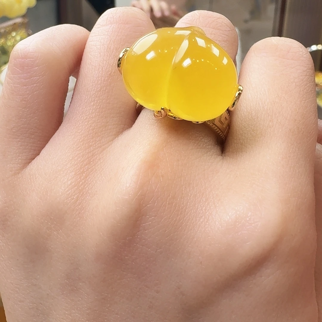 琥珀未镶嵌颈饰戒指