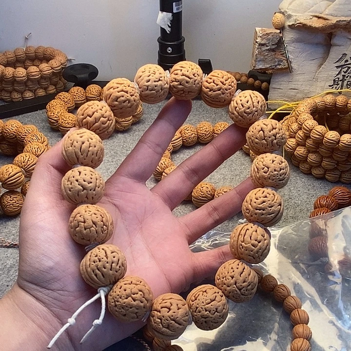 岁***梭桃核吊坠桃核蚂蚁纹