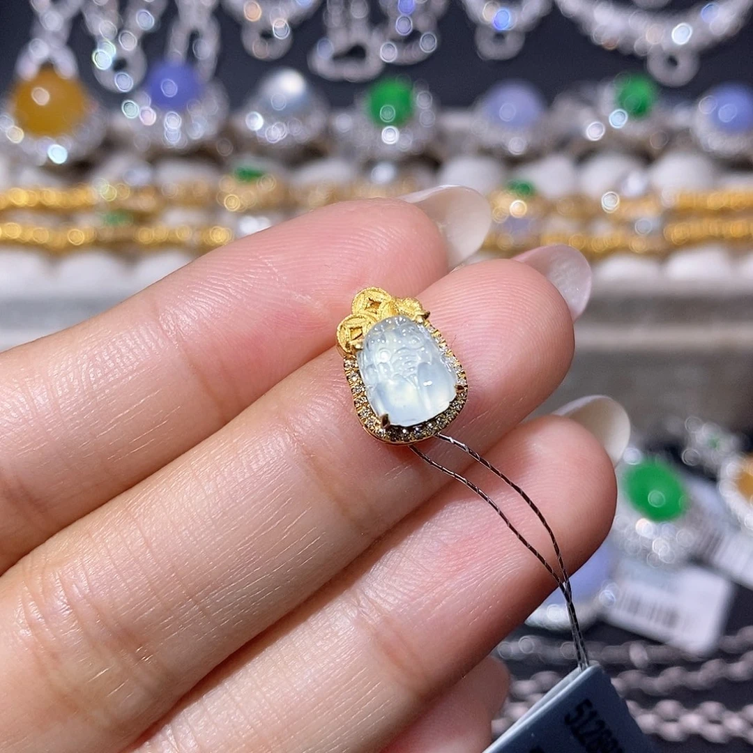 翡翠18K金镶嵌颈饰吊坠