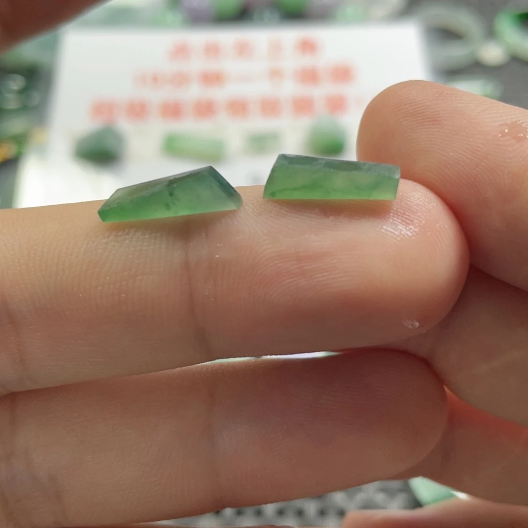 未镶嵌定制翡翠花*牛翡翠