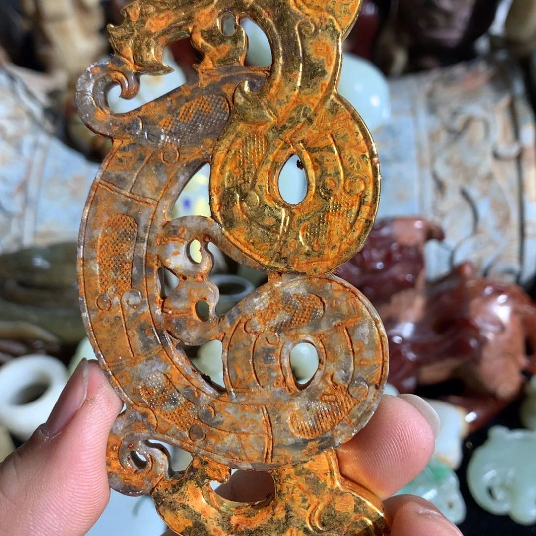 透闪石质玉未镶嵌颈饰